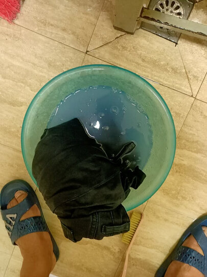 掉色特别严重图片是第五次手洗的水毛巾跟它放在一个盆子结果都被染色