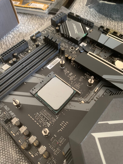 映泰b550gtq:"包装完整,里面放了两层空气保护很周到.