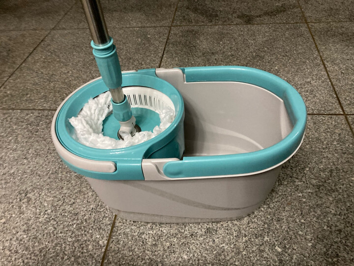 美丽雅旋转拖把:"非常好,之前买了一个紫色妙洁的,脱水的时候好费力