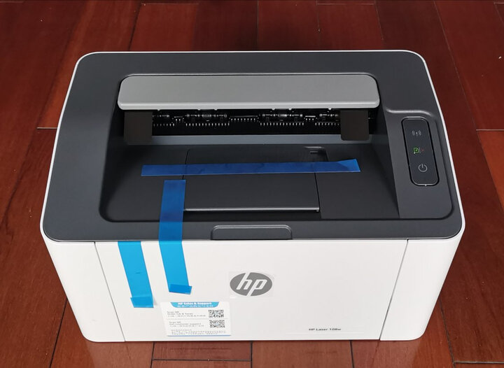 惠普108w:"hp108w打印机体积小,重量轻,有线无线连接皆备,打印速度也