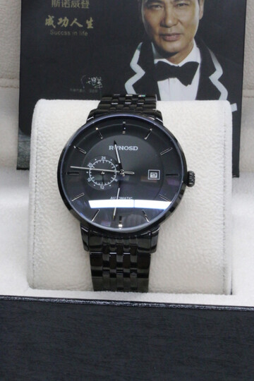 斯诺威登(runosd)8a3b2c7:"和详情描述一样,表盘看起来精致又大气,带