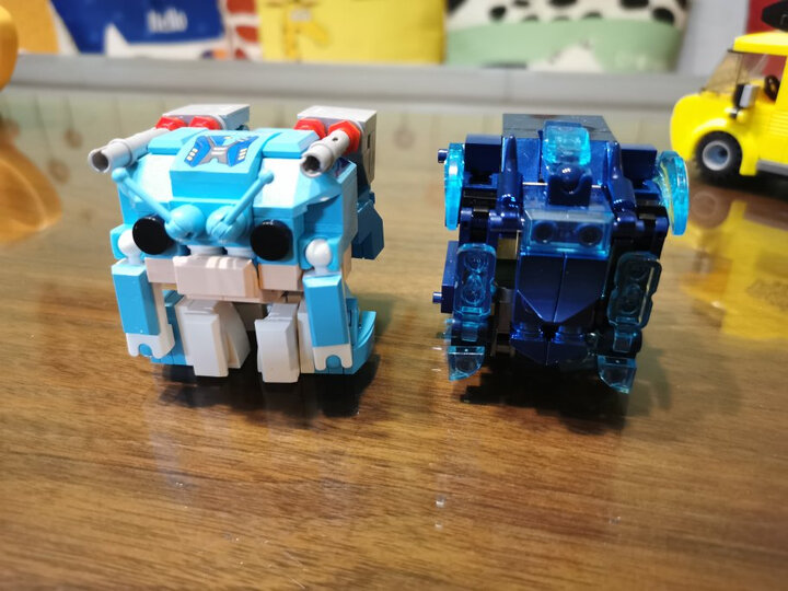 启蒙机兽魔方:"一次差不多把一套都买齐了,小朋友非常喜欢,每天拼一个