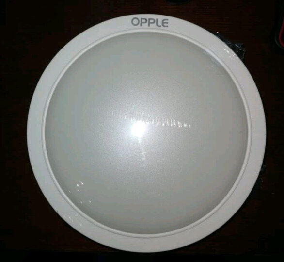 欧普(opple):"欧普照明灯具的牌子老牌子了,用着放心,外观简约美观