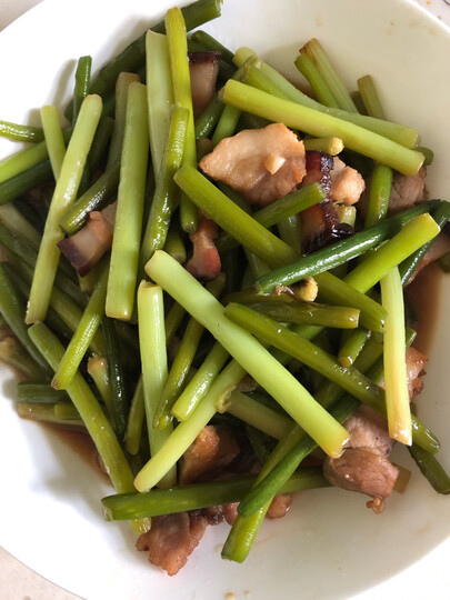 金锣带膘猪后腿肉:"最近猪肉降价了,京东生鲜上也降了.