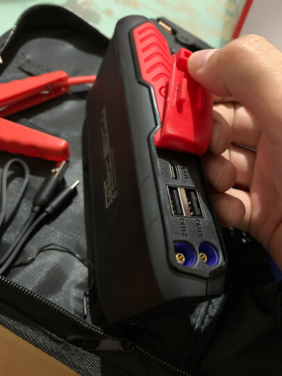 纽曼s400:"这玩意儿太方便了,以后电瓶没电这种事儿完全不用求人,就一