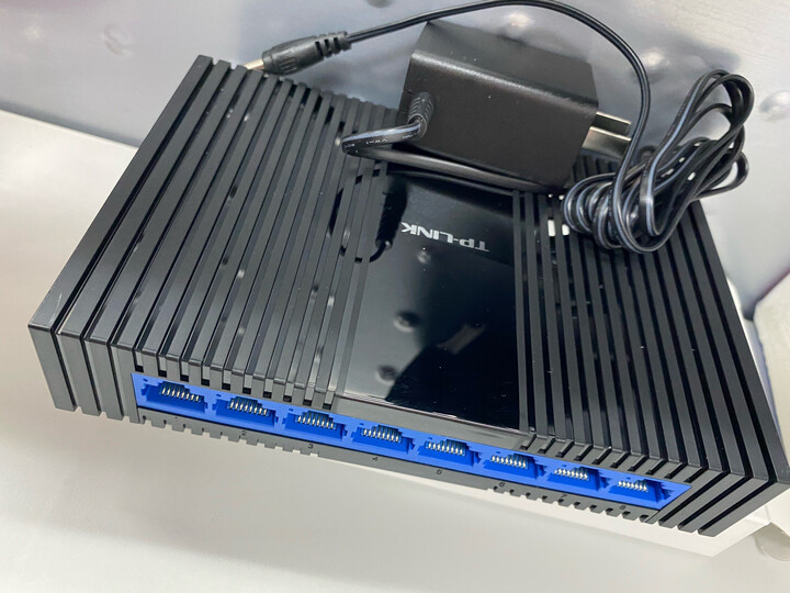 普联tl-sg1008m:"我们办公室一直用这款交换机,买了好多囤着,特别好用