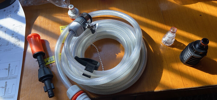 p4c:"外观造型外观在o下很好看,水压挺大的,冲完用布擦步基本上不会脏