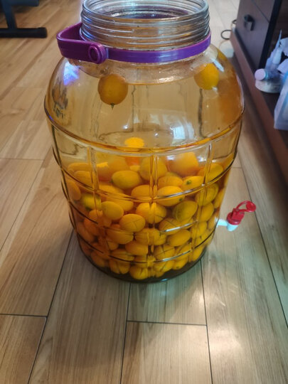 酒很香,专门弄来泡果酒的,几个月后期待效果!