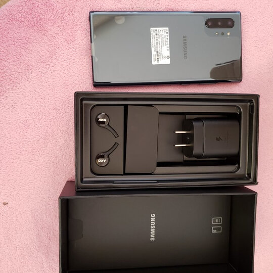 三星(samsung)n9760:"等了两年,终于把它拿下,包装很好,配件都是原装