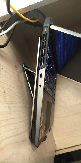 联想拯救者散热支架z3:"使用效果:非常好,不仅可以抬高笔记本,还能