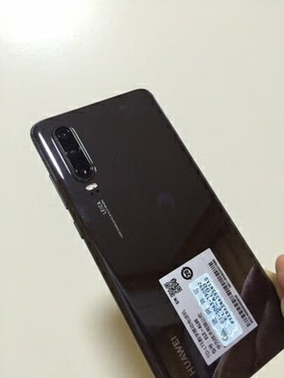 华为(huawei)华为mate40:"屏幕亮度很好,色彩明亮,很满意,运行速度