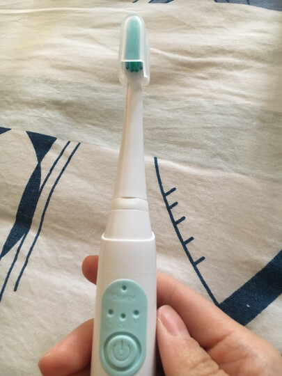 拜尔(bair):"买二赠一,三个电动牙刷,一家人都可以用上电动的啦,试了