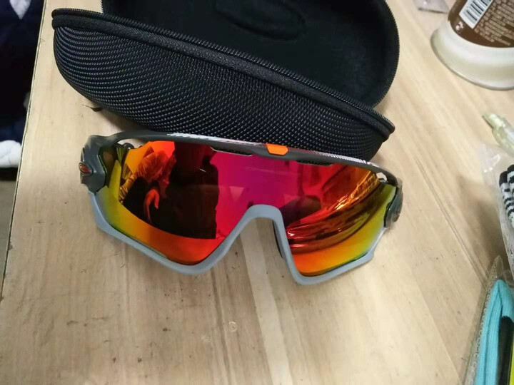 jawbreaker:"收到货有两天了,特意等孩子周末回家了才来评价,眼镜很