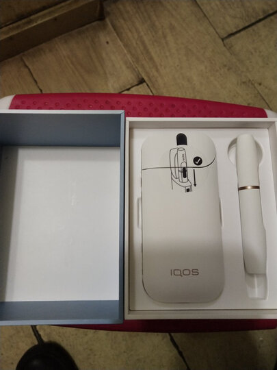 iqos电子烟三代:"刚刚收到宝贝,物流很快,本月2号下的单,今天下午就收