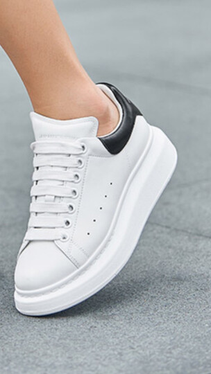 哥的小白鞋,不仅质量好,还具有较高的颜值,强烈推荐给宝宝们.