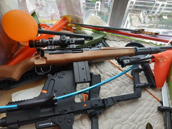 宜佳达(yijiada):"给孩子买的生日礼物,是他自己选的,正好放假,天天拿