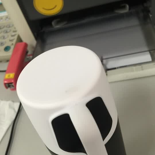 杯盖是脏的,会漏水,保温还可以,但很难出水!