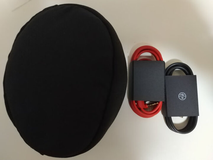 beatssolo3:"之前买过一个黄色的送女儿,女儿很喜欢,这次买了这款