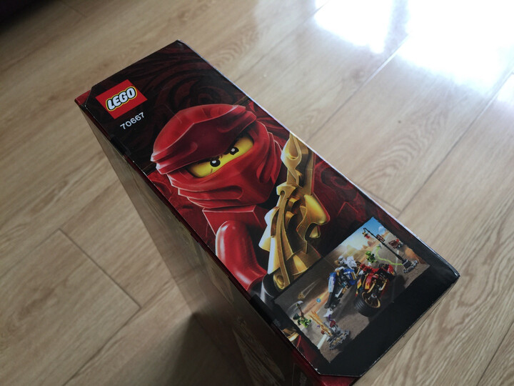 乐高70667:"东西不错,发货速度快,包装仔细,严实,快递服务态度很好