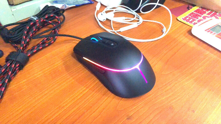 第一次买雷神的外设,.