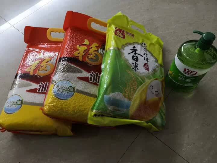福临门 油粘米 籼米 中粮出品 大米 5kg煮干饭一直都用这款米,觉得很