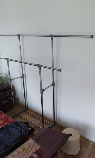 衣架很好,安装方便,.