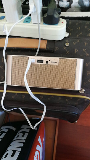 爱度q8:"这是买的第五个了,送给朋友,都说好,音质不错,功能齐全,做为