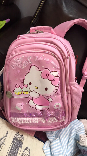 书包很漂亮,孩子很喜欢,质量挺好的,就是感觉不够轻巧,很容易就脏了