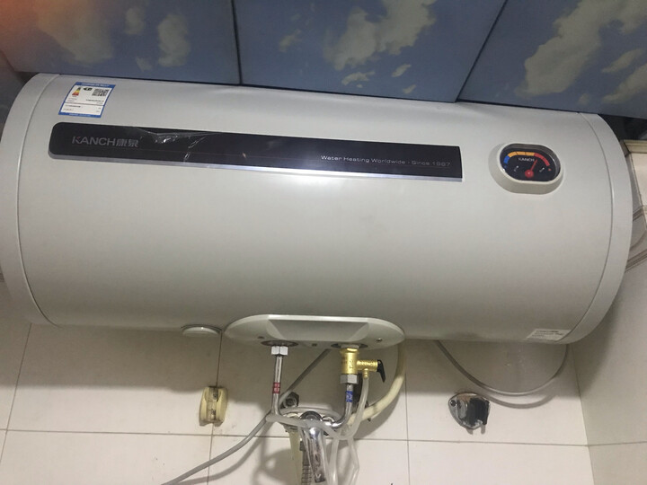 康泉(kanch):"一直都在用康泉热水器,这次果断买了一台,安装师傅很