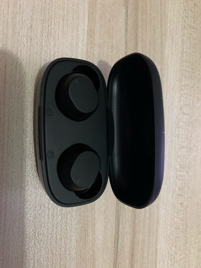 京东京造jdjztws03:"做工质感:整体感觉物有所值,耳机盒的质感像是硬