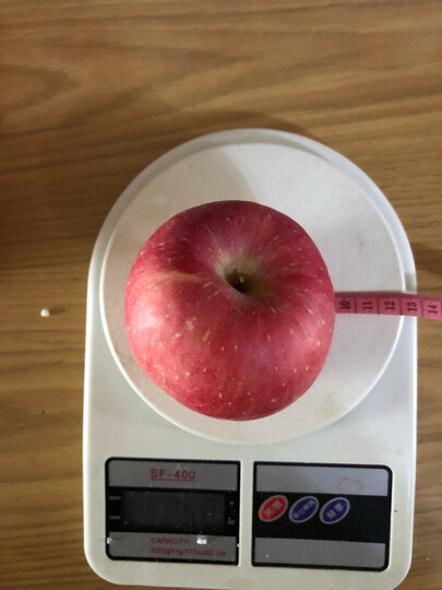 总重9斤多点,就是有三个稍小的苹果不够85.马上尝了,甜度,水份还可以.