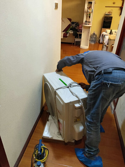 送货安装空调看起来很不错安装的师傅服务很好加班加点帮忙装好了