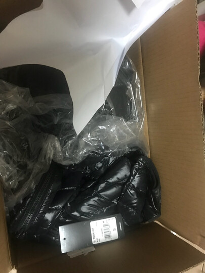 阿迪达斯(adidas):"东西还行 包装不敢恭维 衣服没有原外包装,没关系