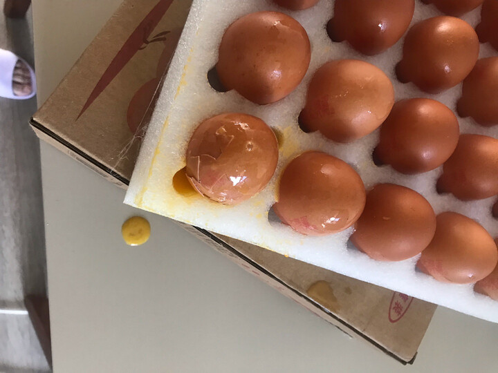 [晒单帖]鸡蛋送来就破了一个,裂了一个,快递员说会.