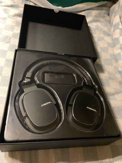 比起苹果原装耳机声音有点发闷,隔音效果很好,吃鸡时再也不怕同屋人刷