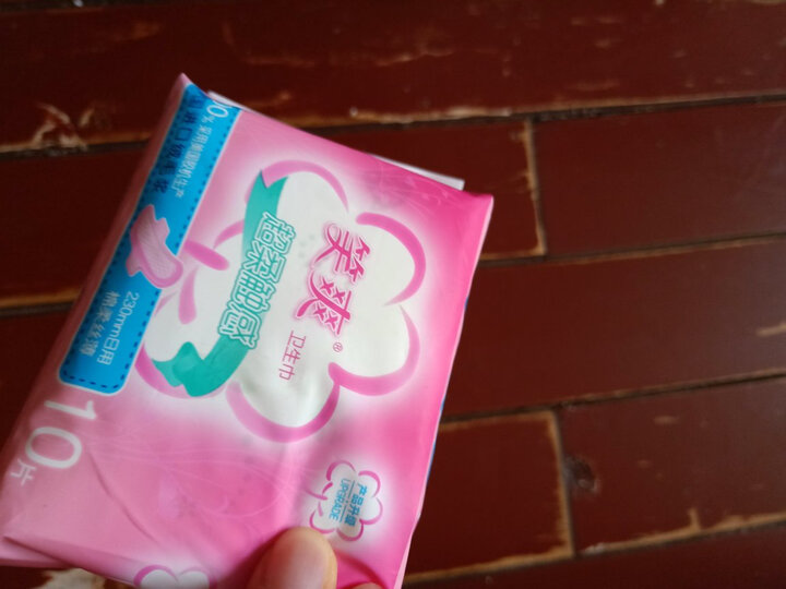 笑爽卫生巾:"笑爽卫生巾,以前几年前我就在超市里买过,用着挺好的