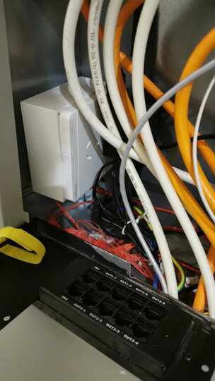 施耐德电气(schneider electric):"家里的弱电箱换了,这个至少光猫放