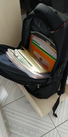 初三教辅书多了,这个书包容量大,肩带做的挺好