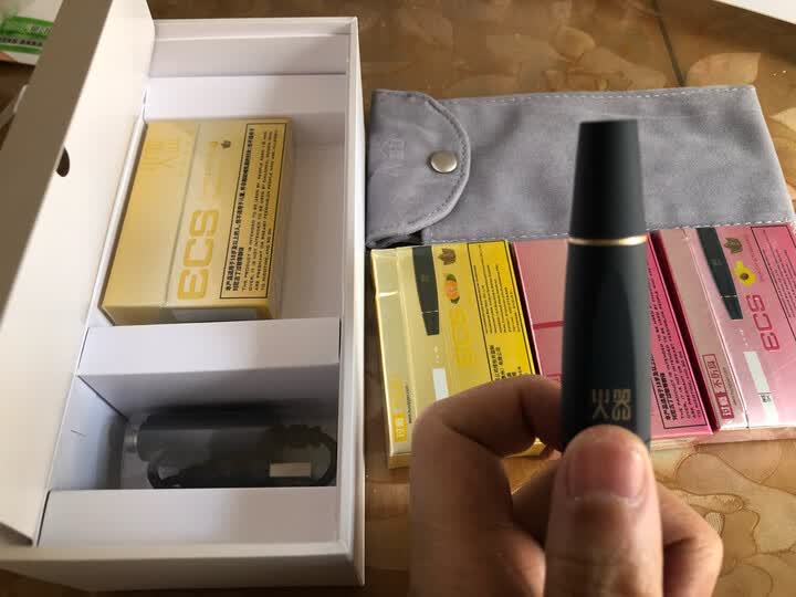 包装很大气,四盒烟弹,超值!老婆说,希望能把烟戒了,加油吧!