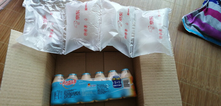 吾尚其他:"很好,快递包装很精致,里面还有塑料球,是防止牛奶在运送