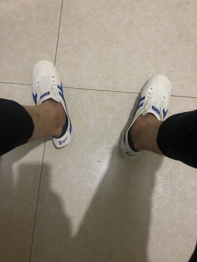 鞋子穿上很轻.挺好.