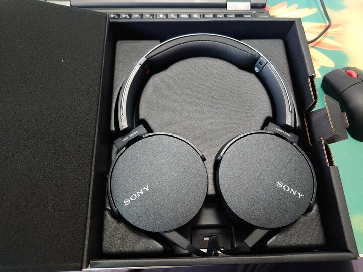 索尼(sony)mdr-xb550ap 重低音立体声耳机 头戴式 黑色耳机质感不错