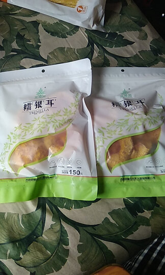 质量上乘,特别香糯.是一款性价比超高的正宗银耳." - 京东