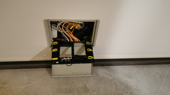 施耐德弱电箱家用信息箱多媒体集线箱金属箱布线箱带面盖10u 电视