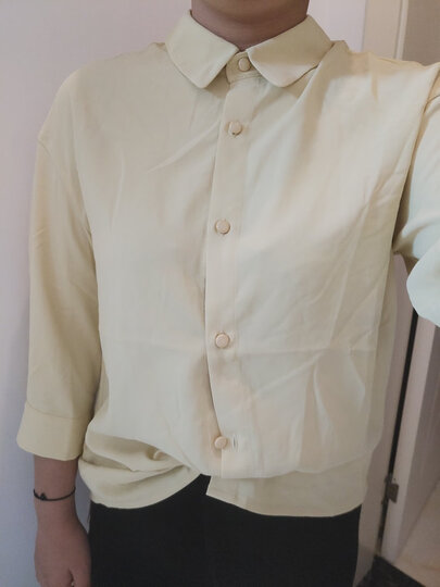 这款衣服的背面是没办法拍,好看的很呢!大爱,质量也好!