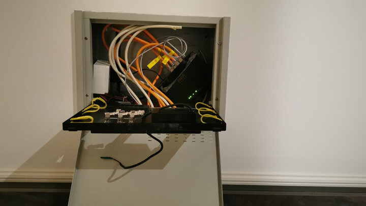 施耐德弱电箱家用信息箱多媒体集线箱金属箱布线箱带面盖10u 电视