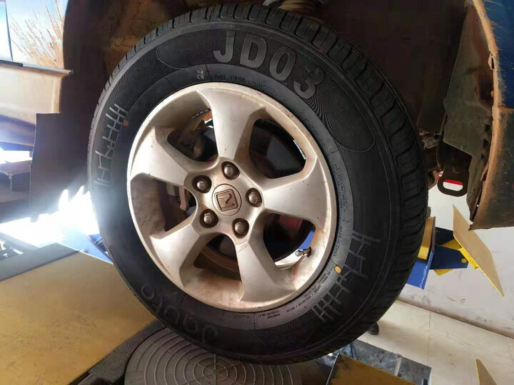 由于凉山路况复杂,经常容易把轮胎撞鼓包,所以毫不犹豫的选择京安途了