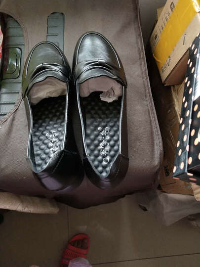 老板还送了一双袜子