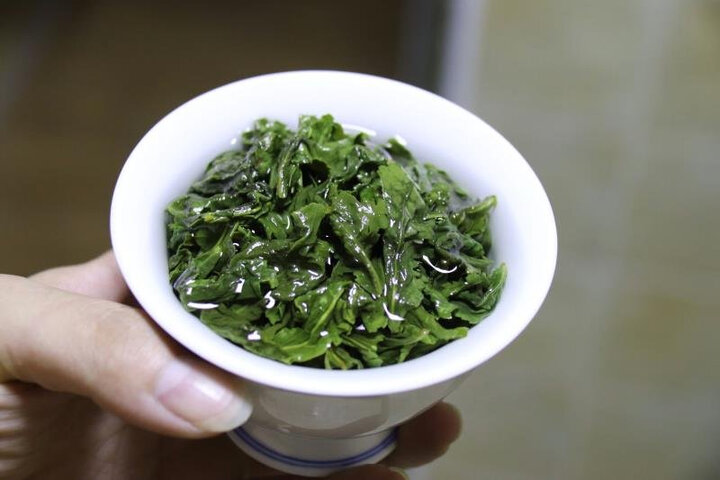 茶水颜色黄中略带点绿.