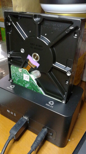 海康威视(hikvision):"不错,价格也很好,容量够大,作移动硬盘挺好的.